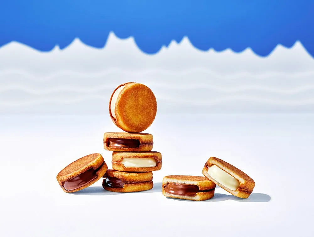 放牧牛乳を使った生チョコレートサンドクッキー「スノーサンド」