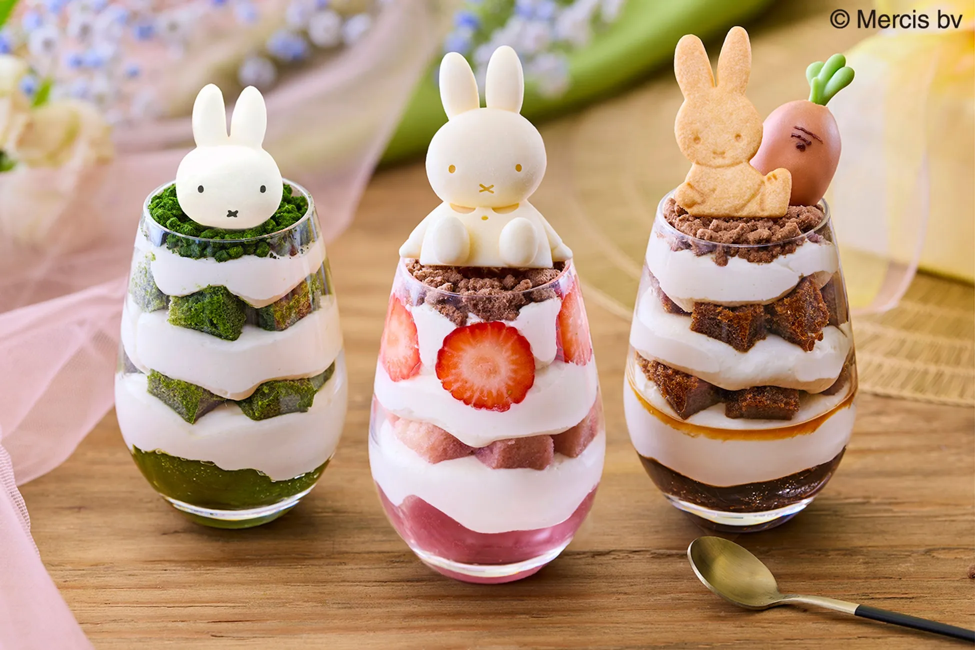 ミッフィーパフェ、いちごと抹茶とチョコレート