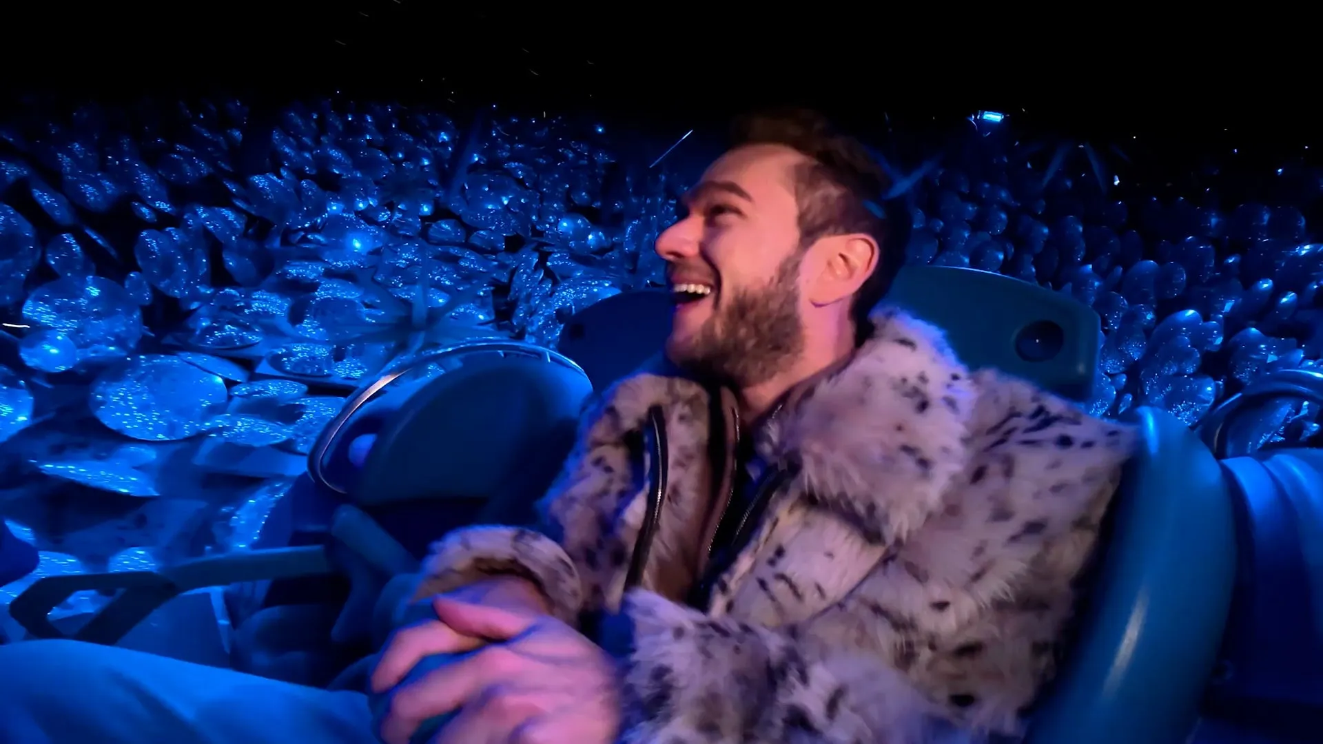 CLUB ZEDD REMIXライドを楽しむ人