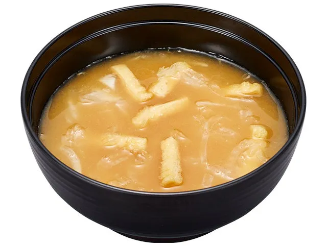 玉ねぎと油揚げの味噌汁 82円（税込90円）