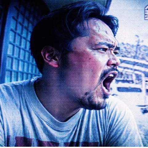 叫ぶ男性の写真