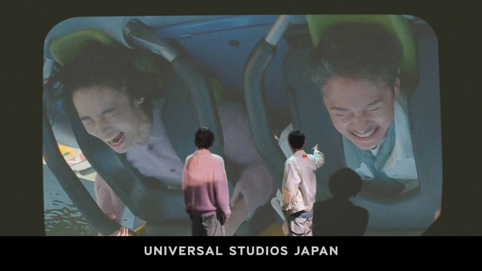 窪塚洋介と愛流がテーマパークで大はしゃぎ