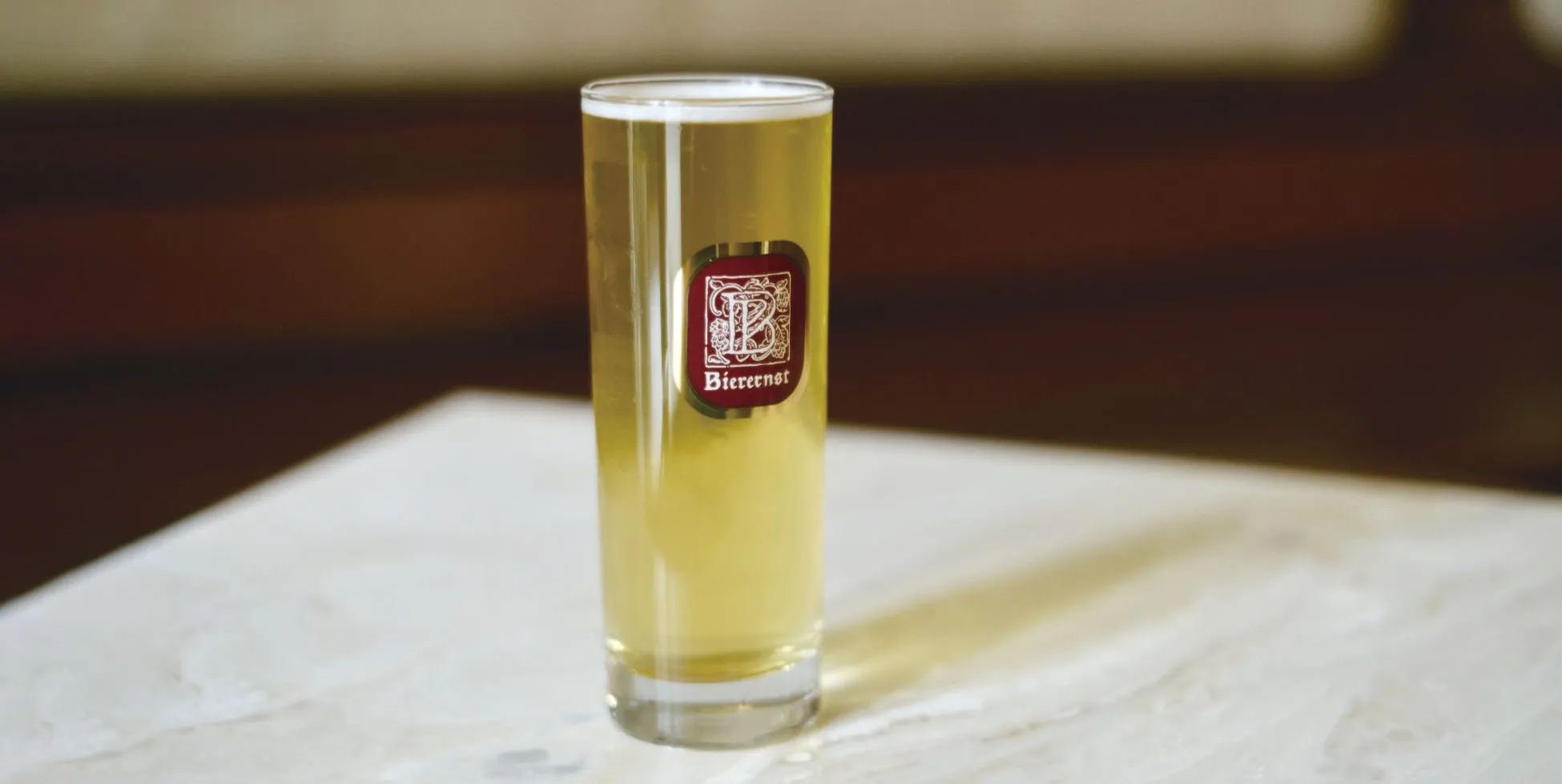 ビールグラスに注がれたビール