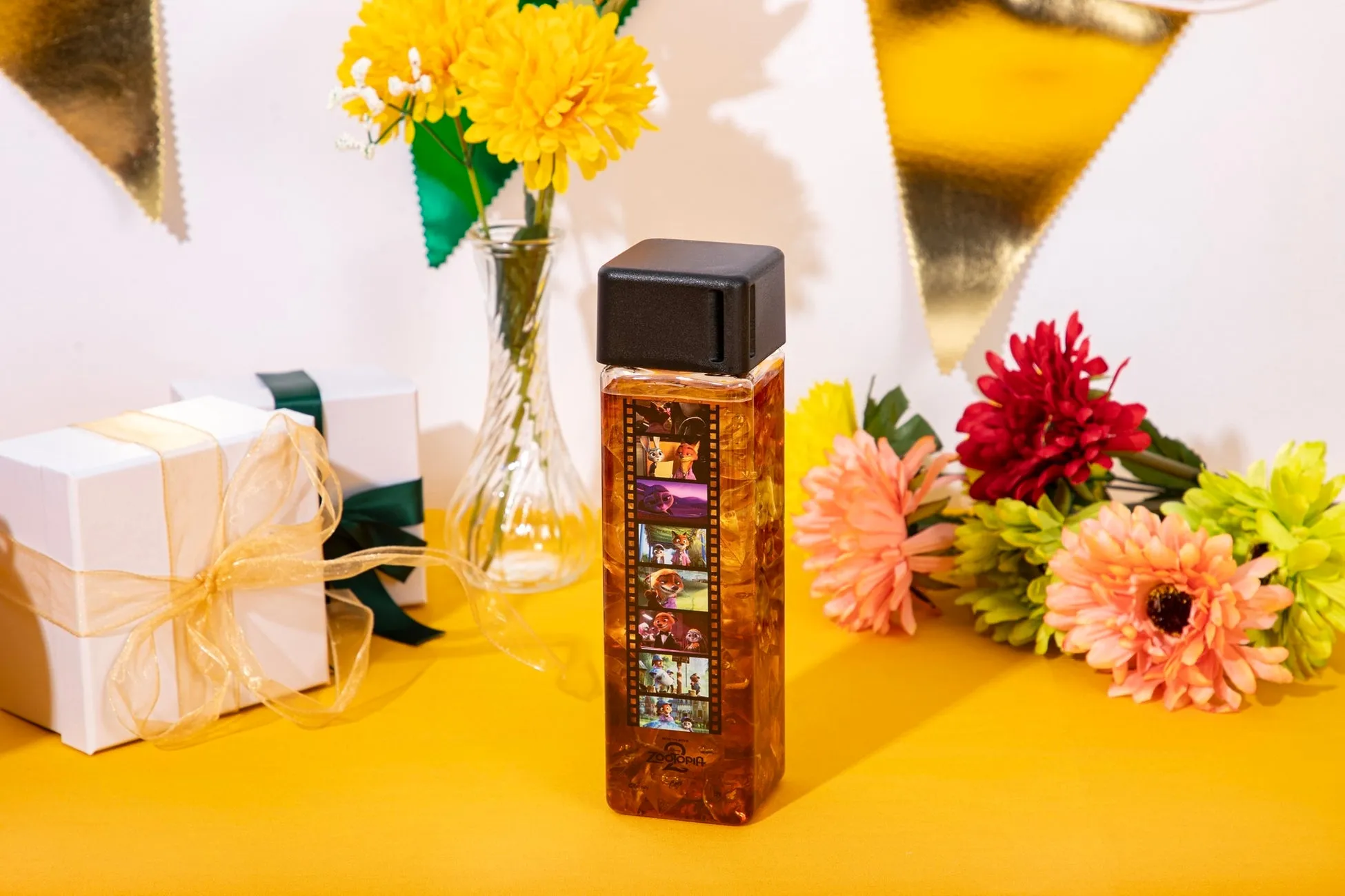 テイクアウトできるボトルドリンク（デカフェアイスティー・コーヒー）