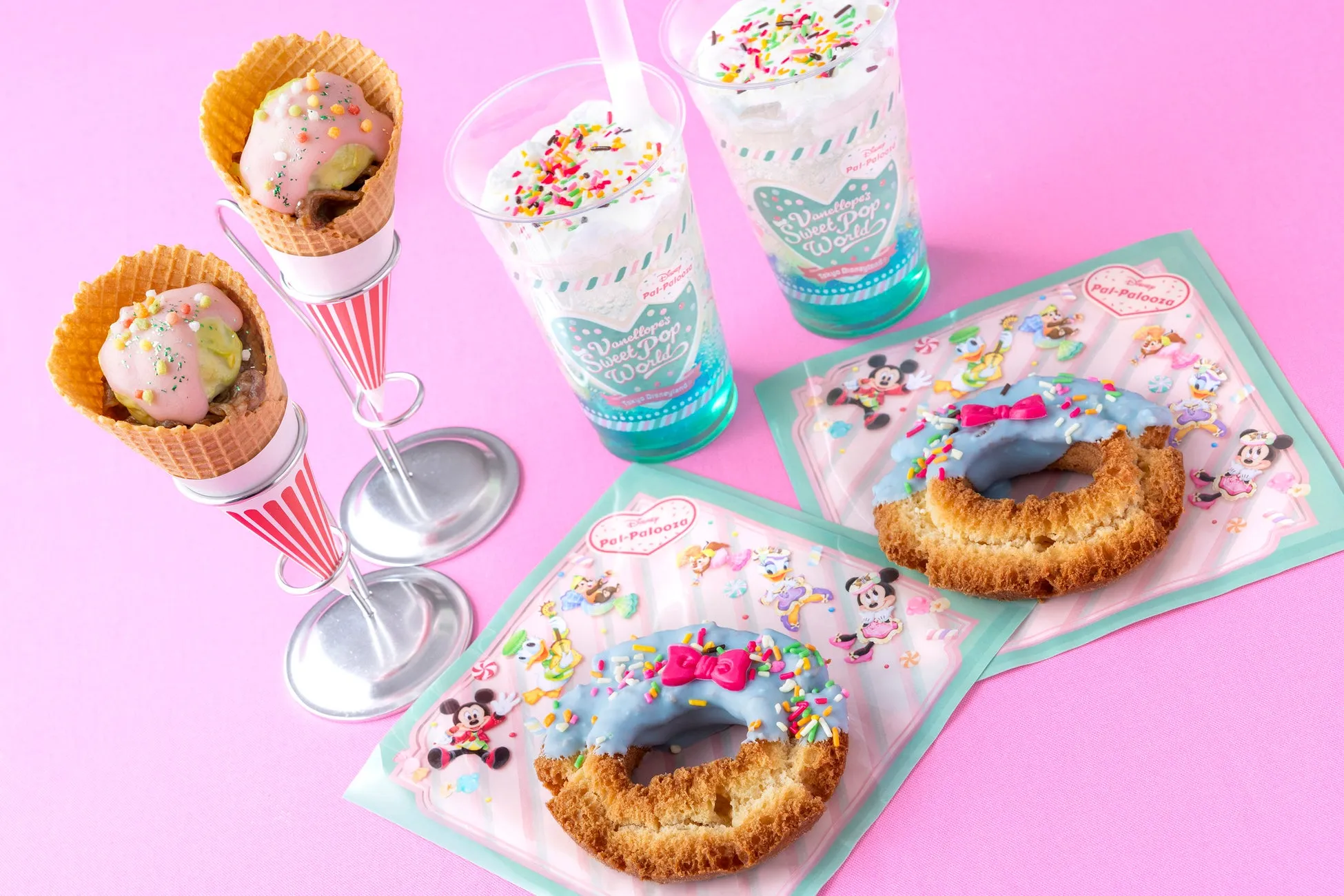 ディズニーランドのカラフルなスイーツとドリンク