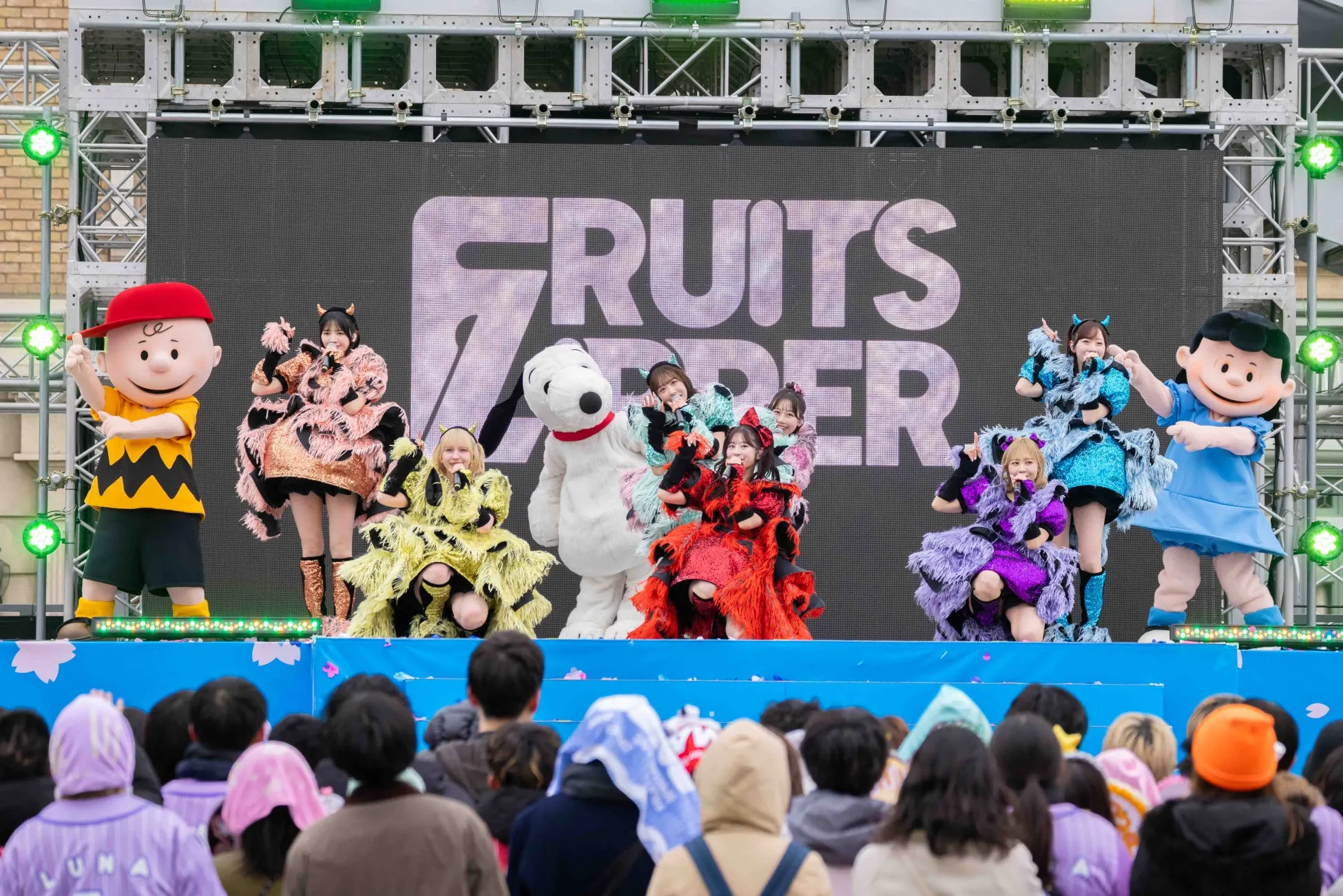 FRUITS ZIPPERのライブステージ