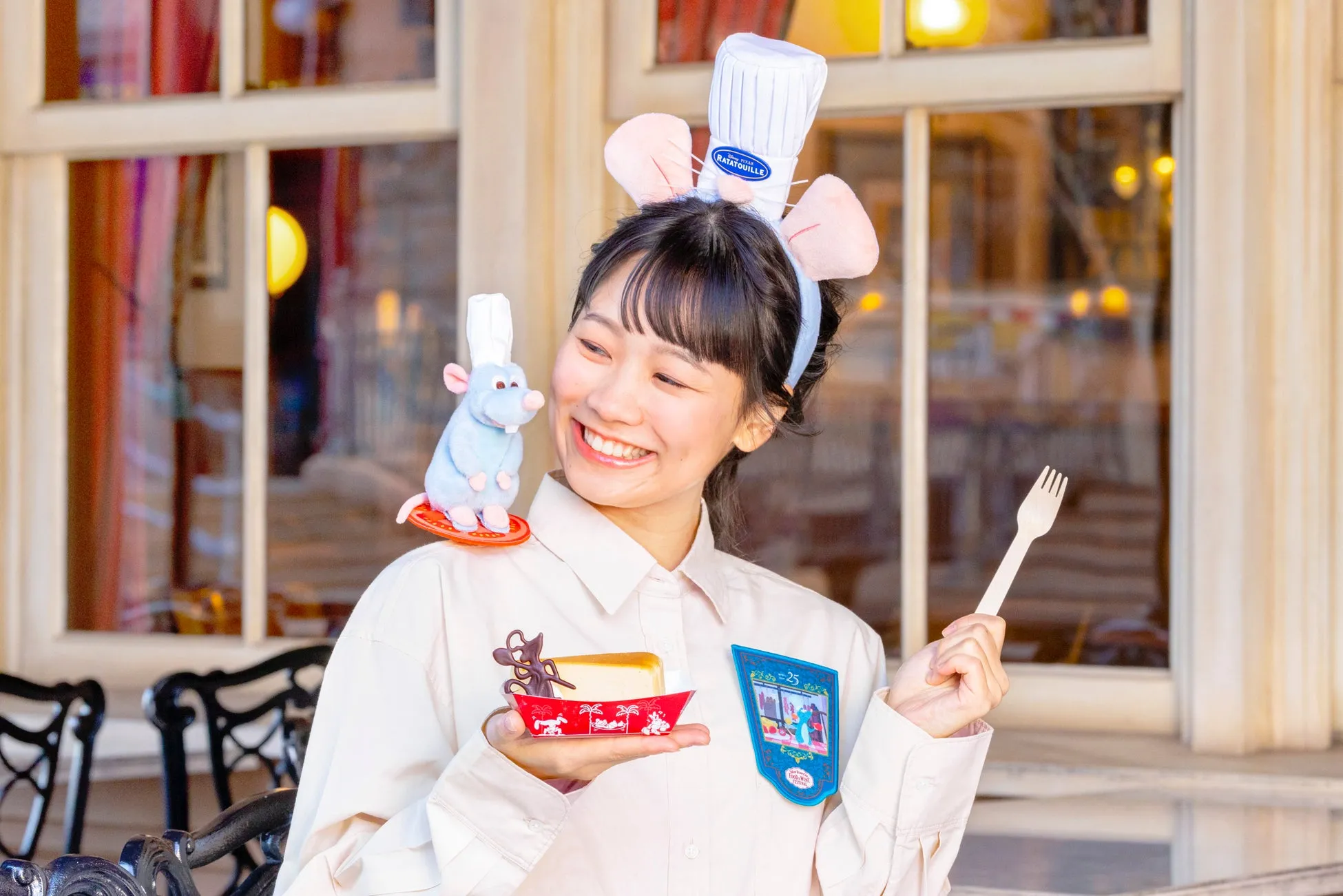 東京ディズニーシーのフード＆ワインフェスティバルに関連する女性の画像