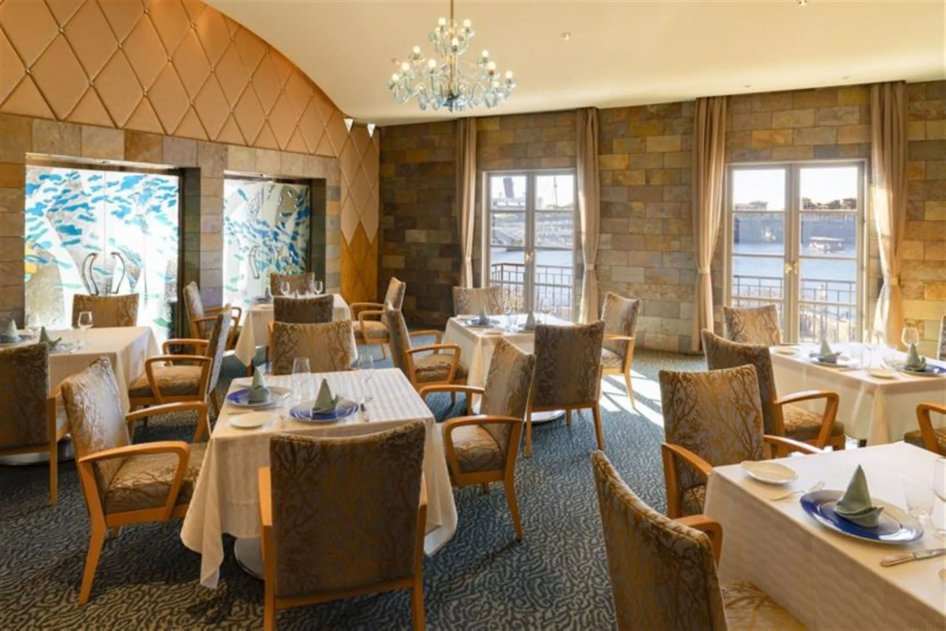 東京ディズニーシーの高級レストラン内観