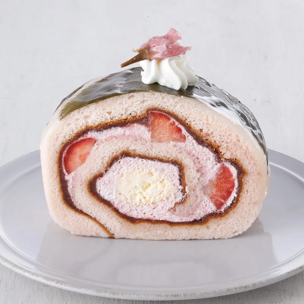 苺クリームとレアチーズムースを巻いたSAKURAロール【パティスリー キハチ】
