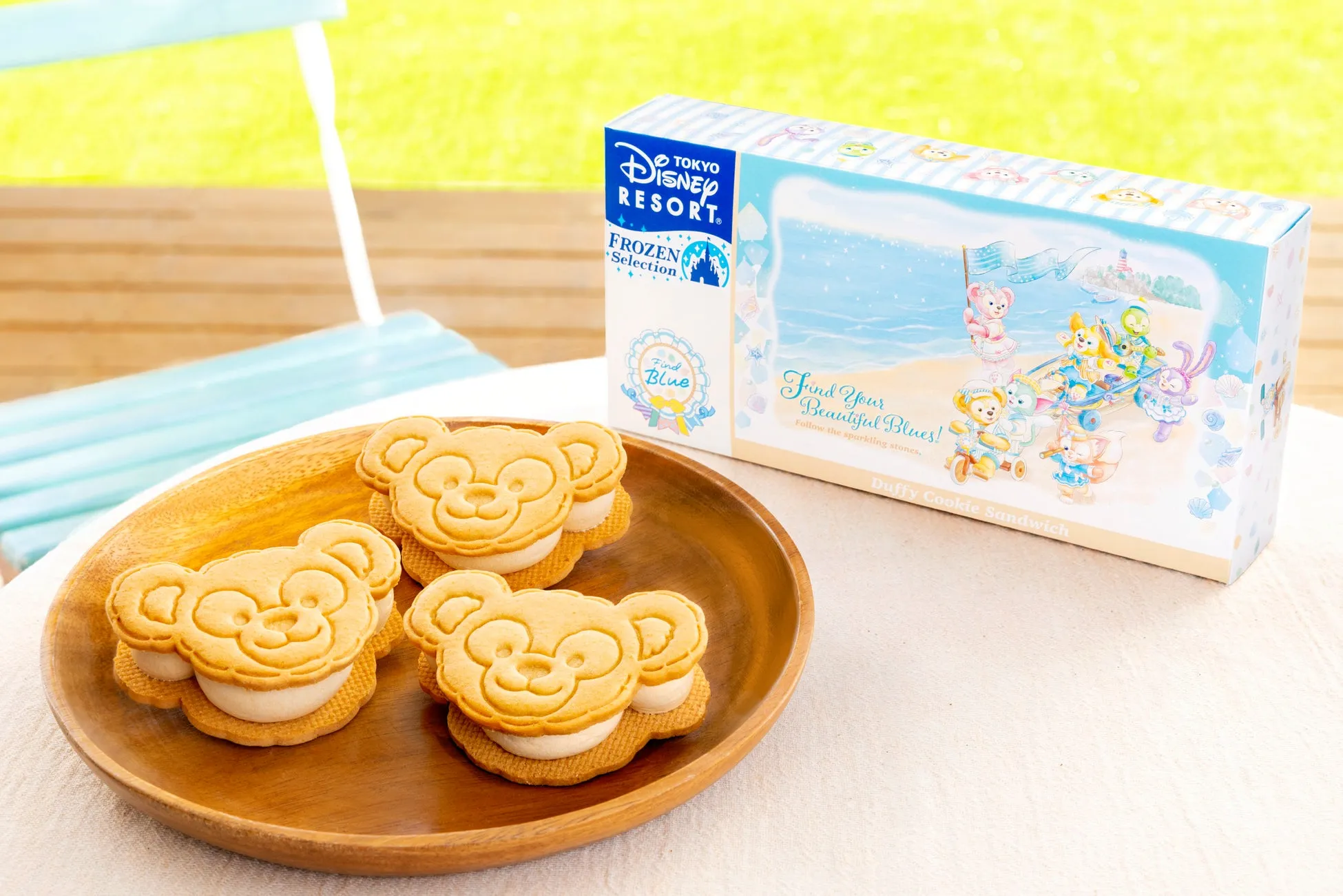 ダッフィーの形のアイスクリームサンドとパッケージ