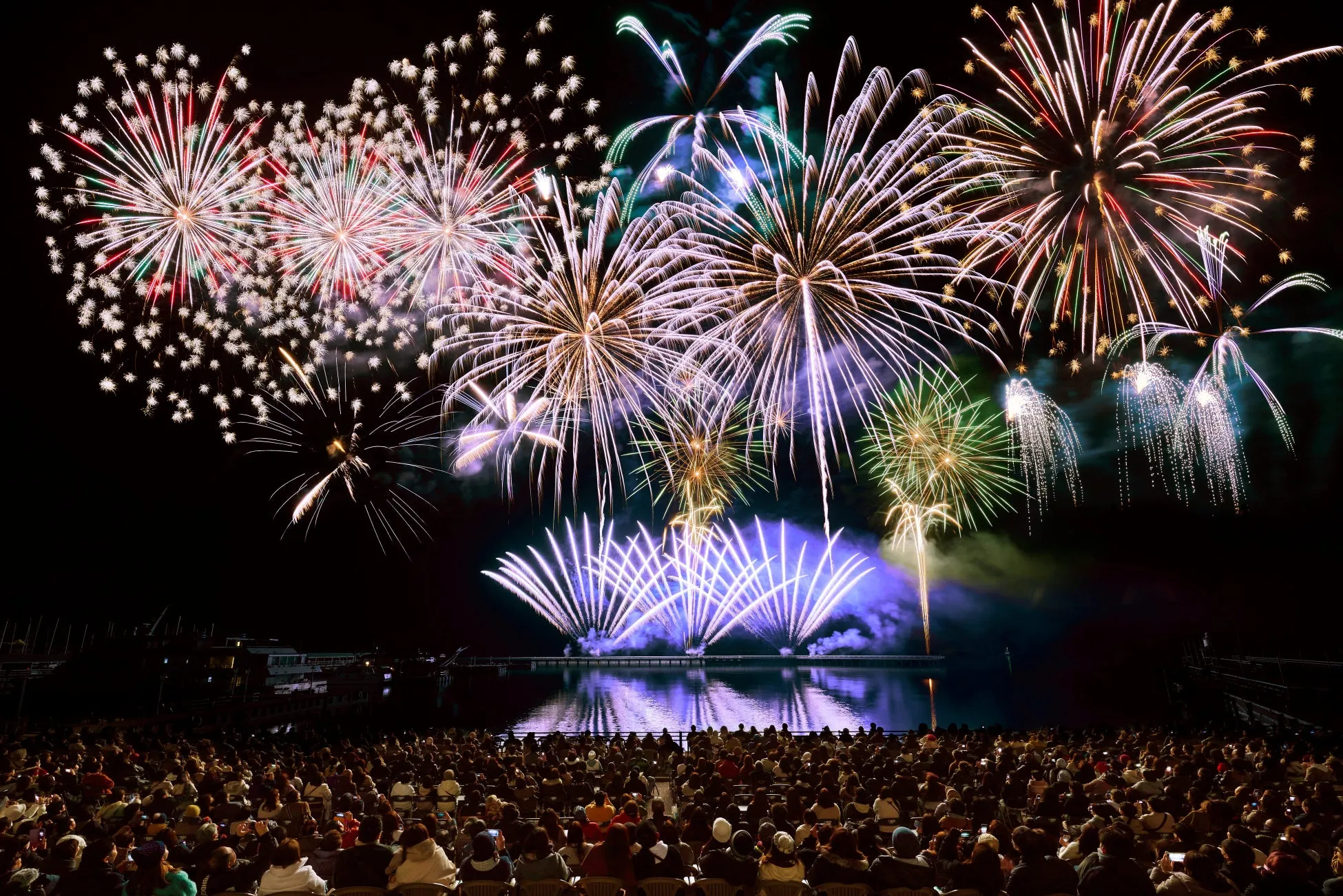 ハウステンボスでの華やかな花火ショー