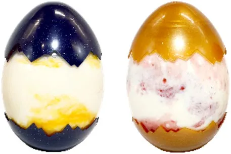 カラフルな恐竜の卵のレプリカ