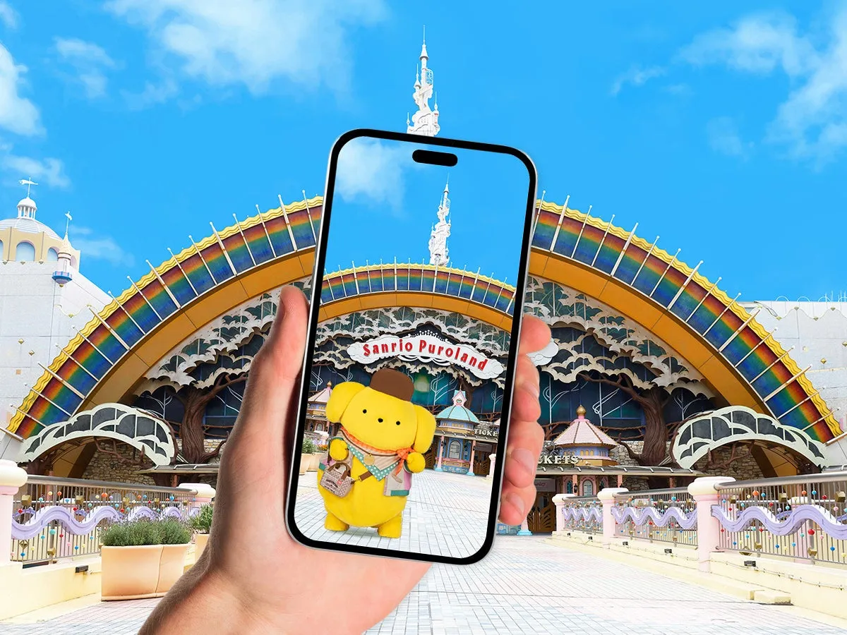 サンリオピューロランドの入り口とスマホ画面のポムポムプリン