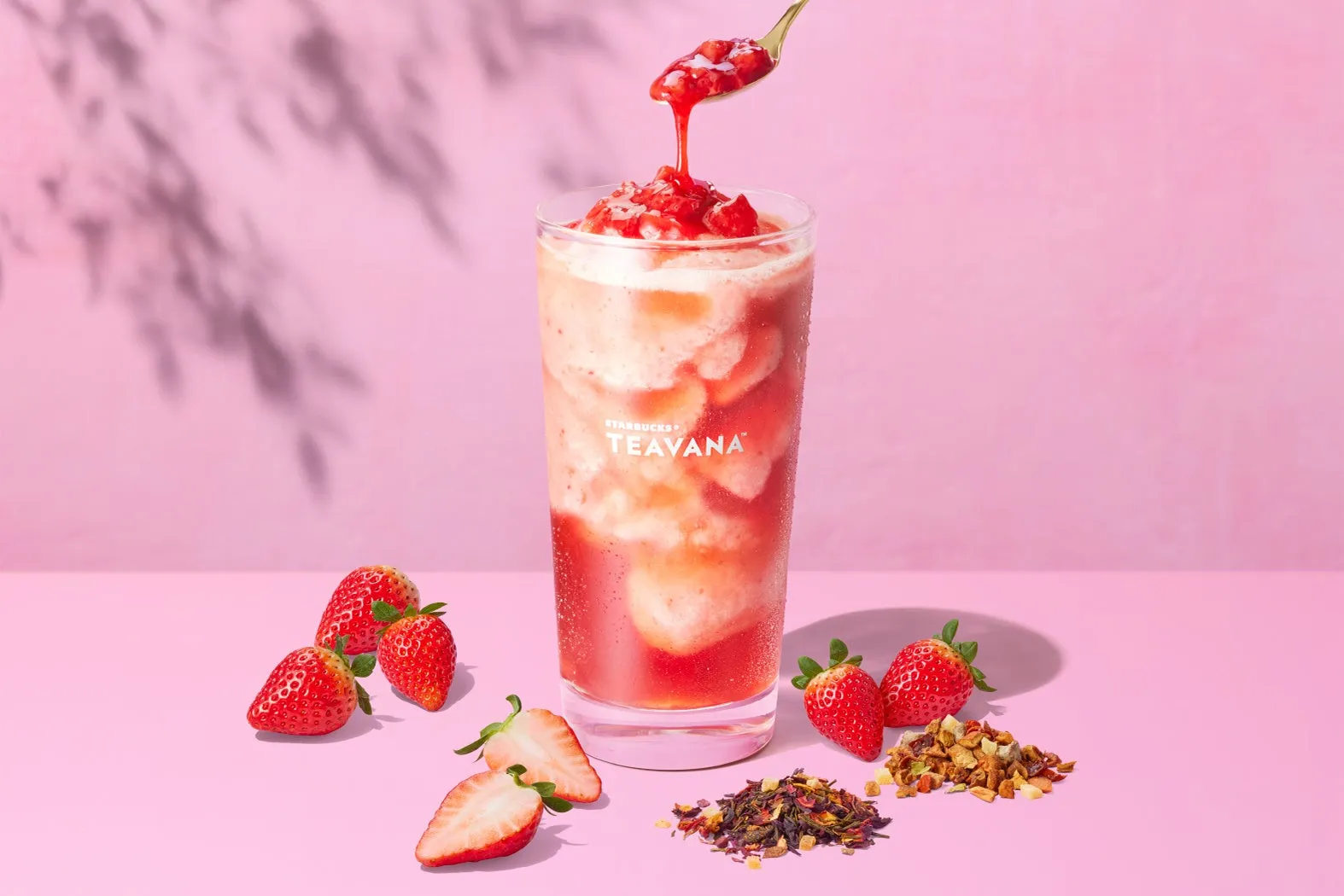 スターバックス新作「ストロベリー & ダブル ティー フローズン」