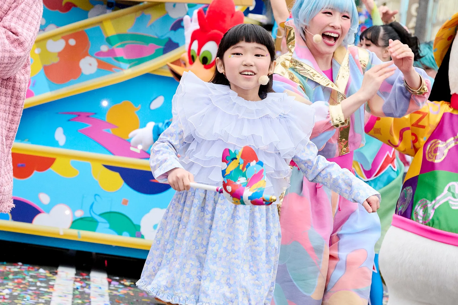 USJ 25周年セレモニーのパレードでの子供たちの笑顔