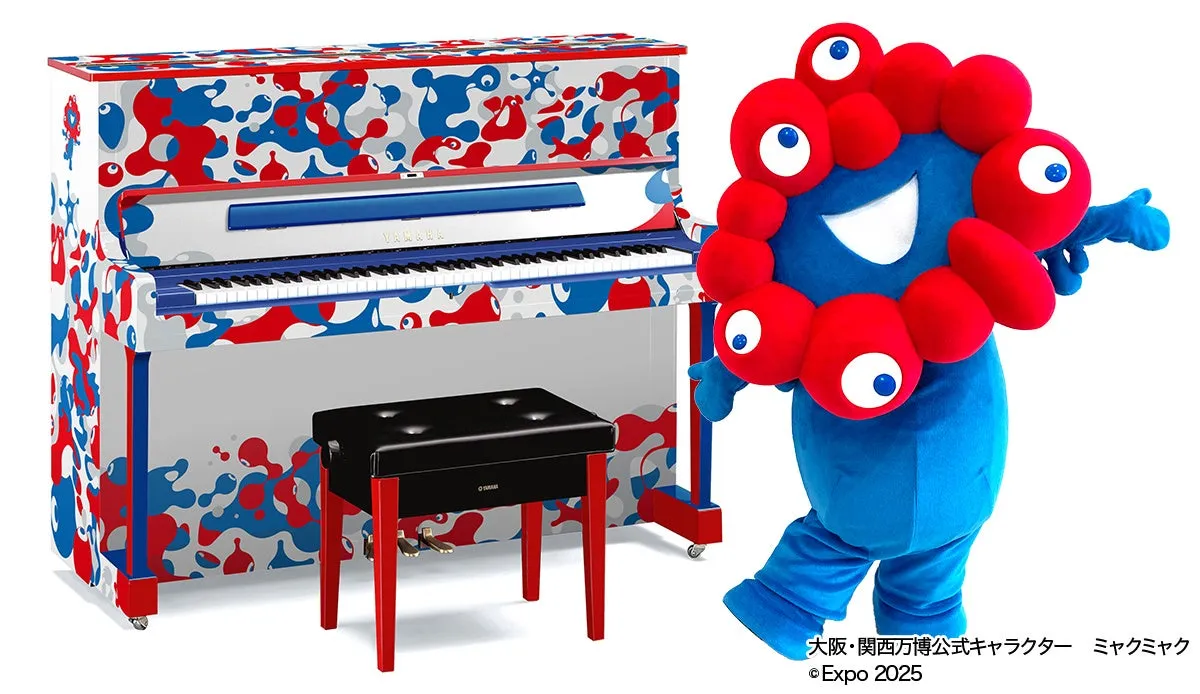 ヤマハミュージック 横浜みなとみらいに設置されたストリートピアノとミャクミャク