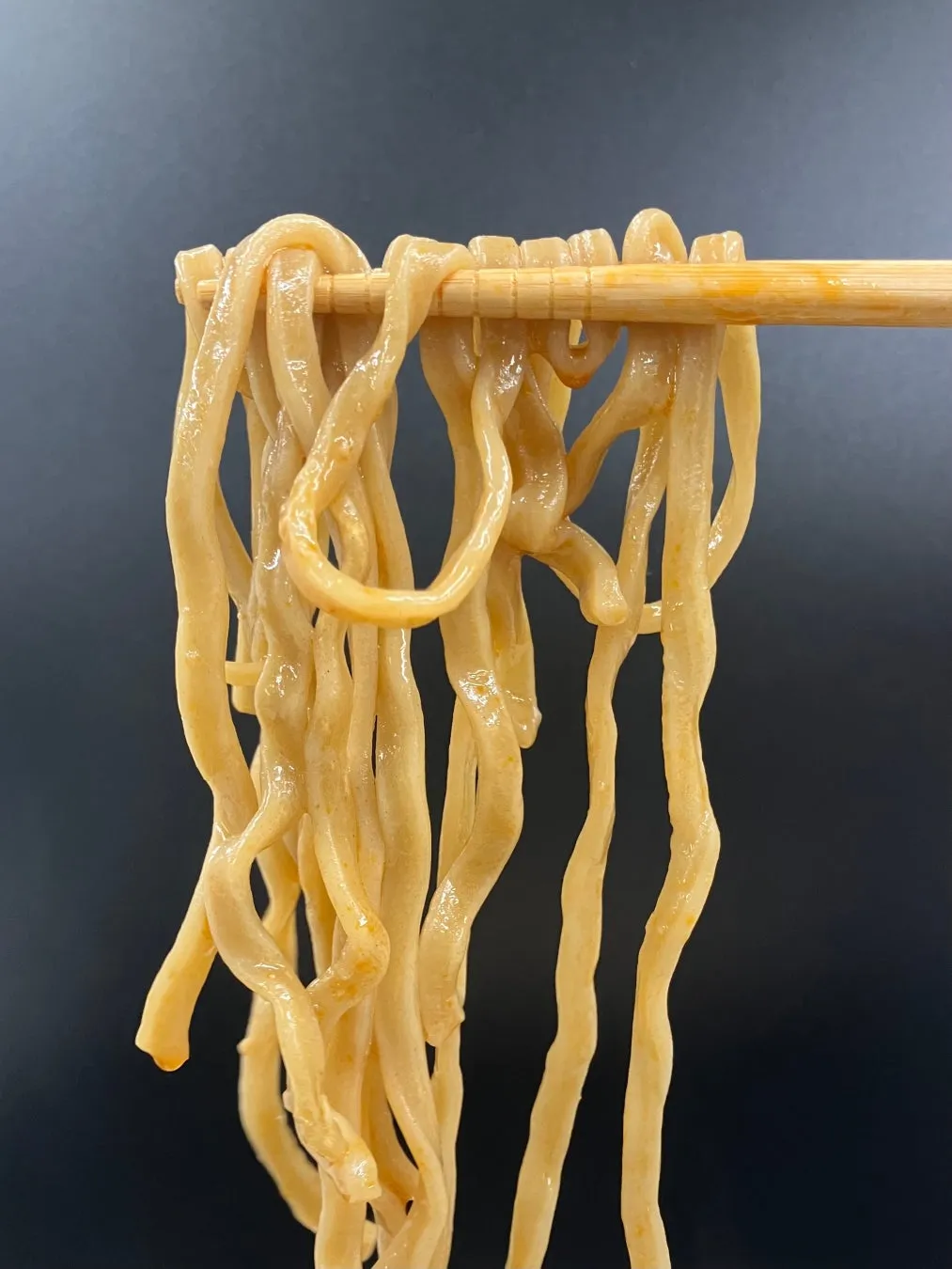 ワシワシ食感といわれる極太麺