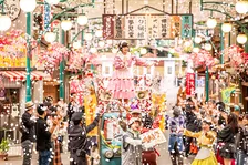 西武園ゆうえんち春イベント「ブギウギ祭 桜吹雪フェス」開催