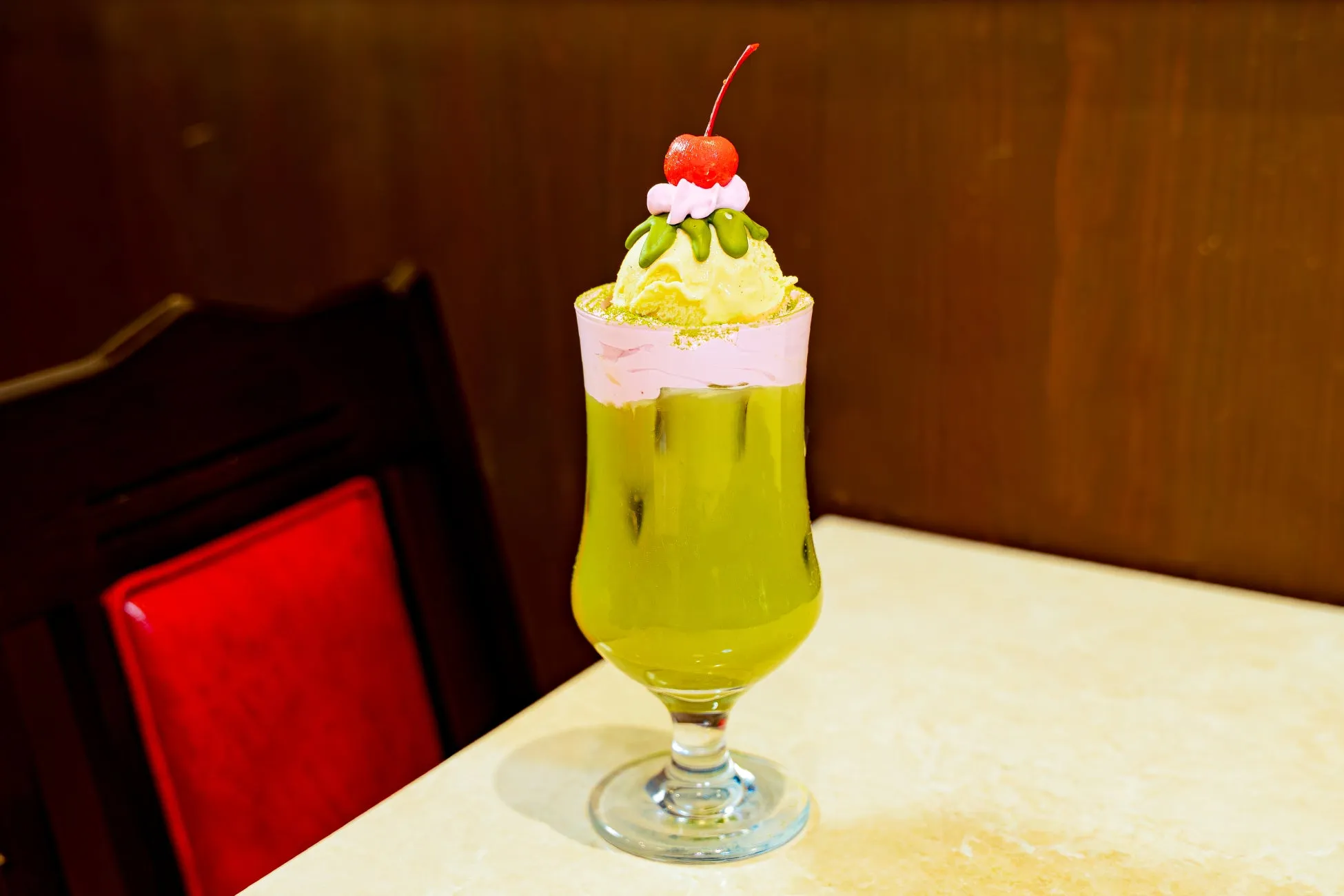 桜のテーマの抹茶フロート