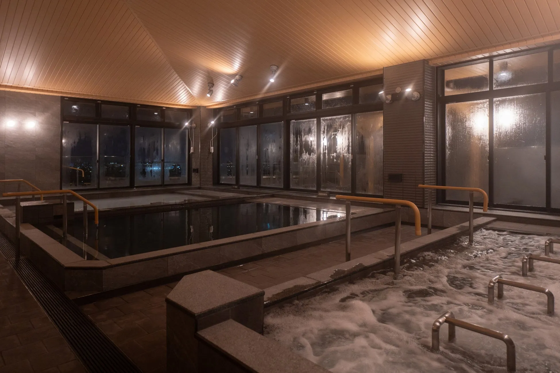 花景の湯の室内温泉施設