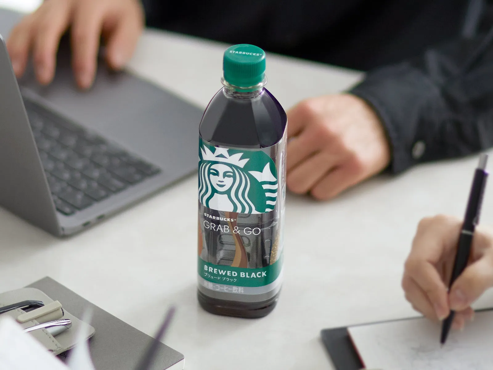 ブリュード ブラックのペットボトル商品画像