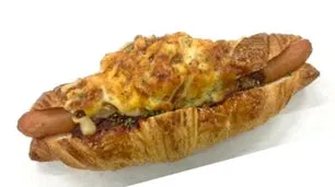 クロワッサン ソーセージミートソース