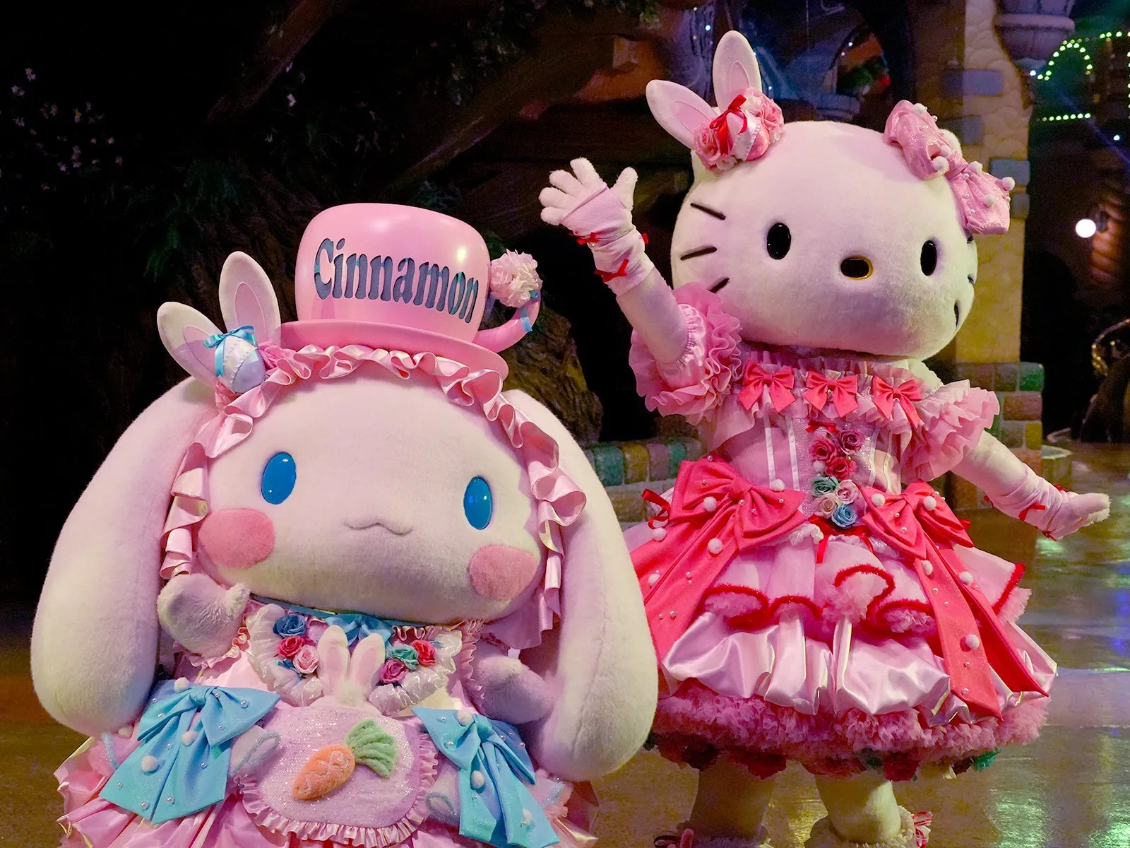 春のフェスティバルでのキャラクター、ピンクの衣装