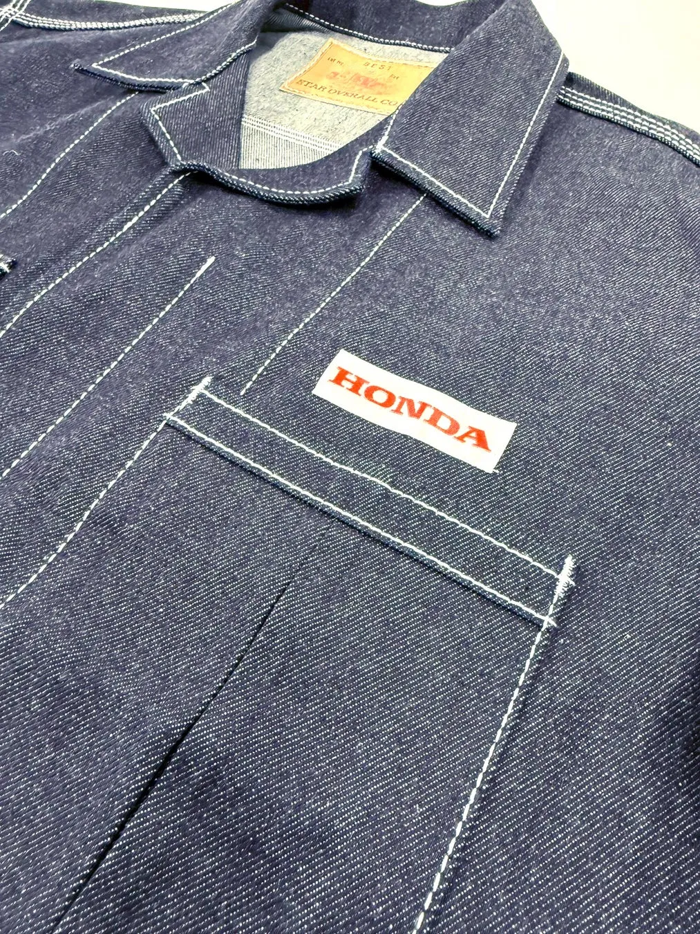 Hondaデニムジャケット特徴写真1 左胸にHONDA織マーク付き
