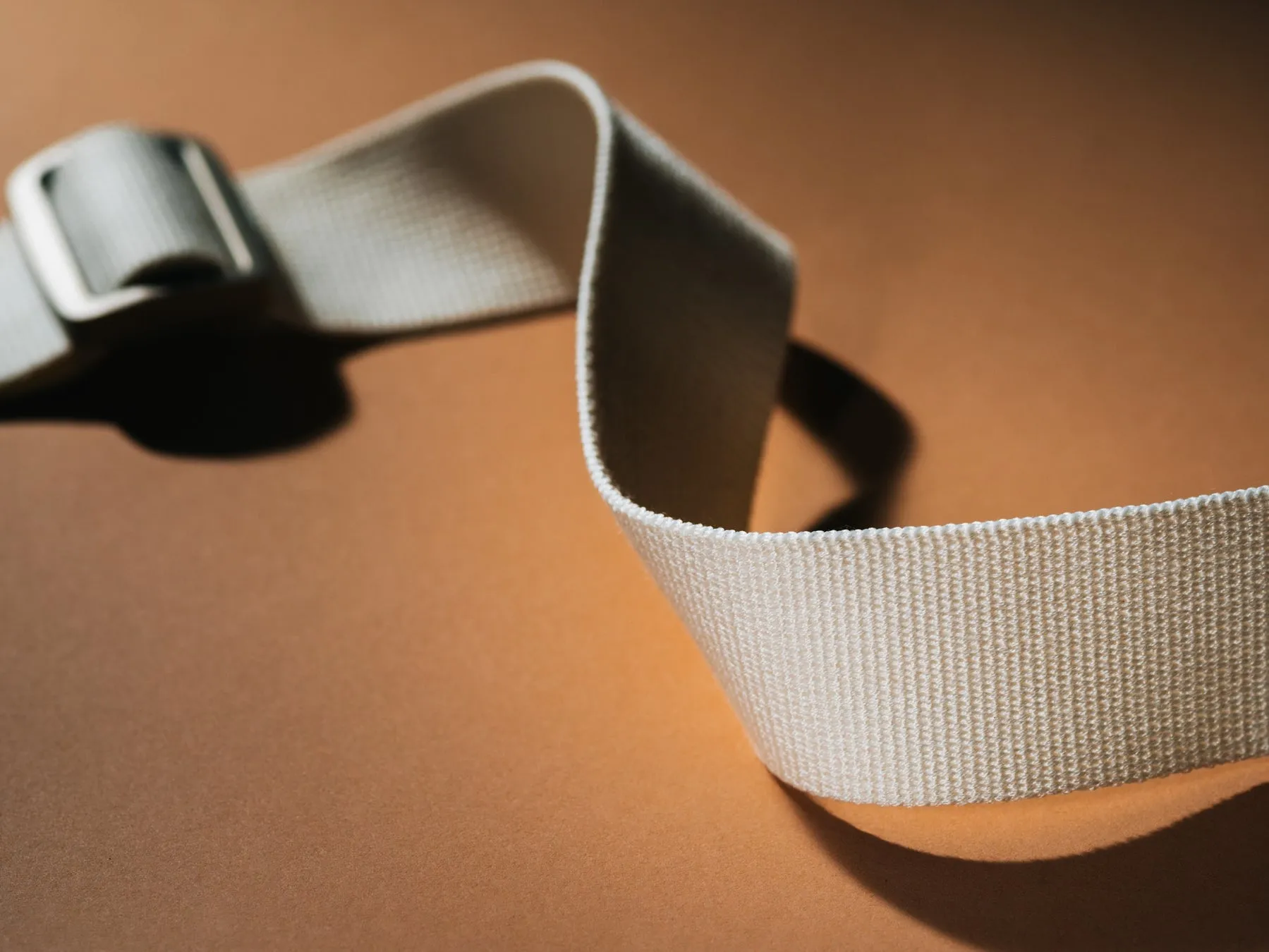 柔らかくしなやかなウェビングを使ったバッグ