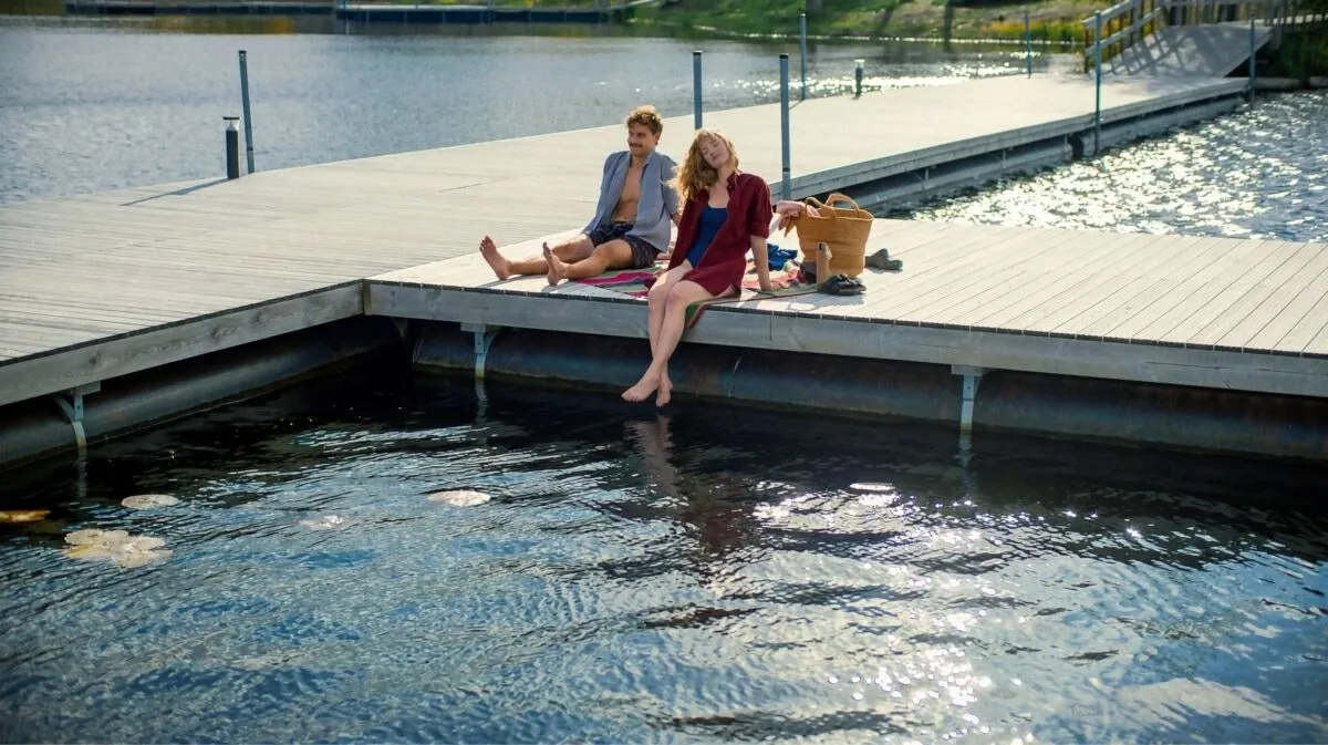 Visit Finland提供のフィンランドの湖畔の風景