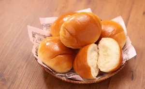 【値下げ】ローソンストア100のロールパンが安くなった！新作...