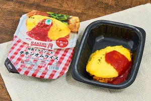 【新作】ラケル監修ファミマの“極厚卵オムライス”がふわとろ...