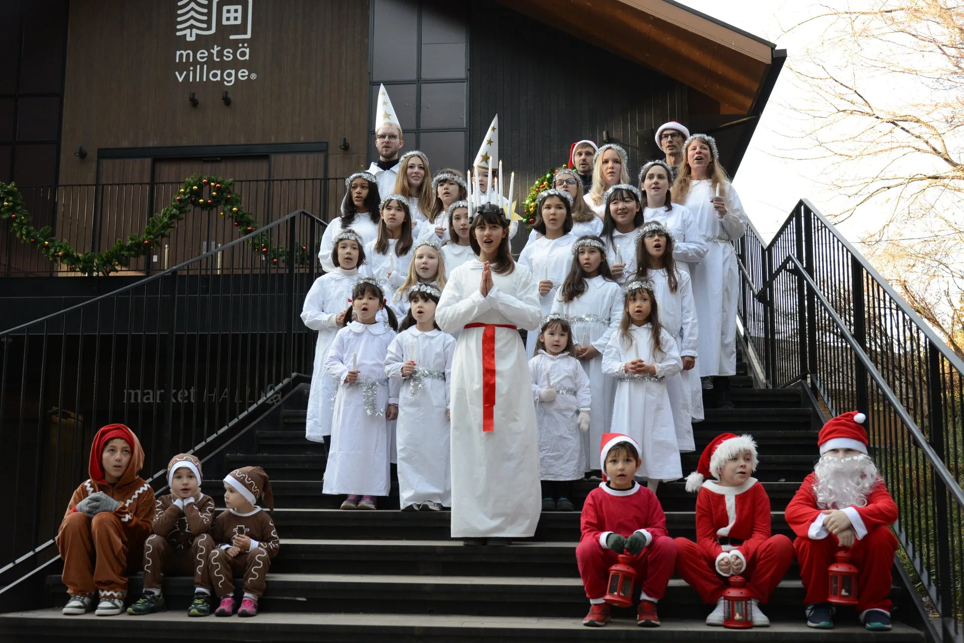 メッツァビレッジでのクリスマスイベントパフォーマンス