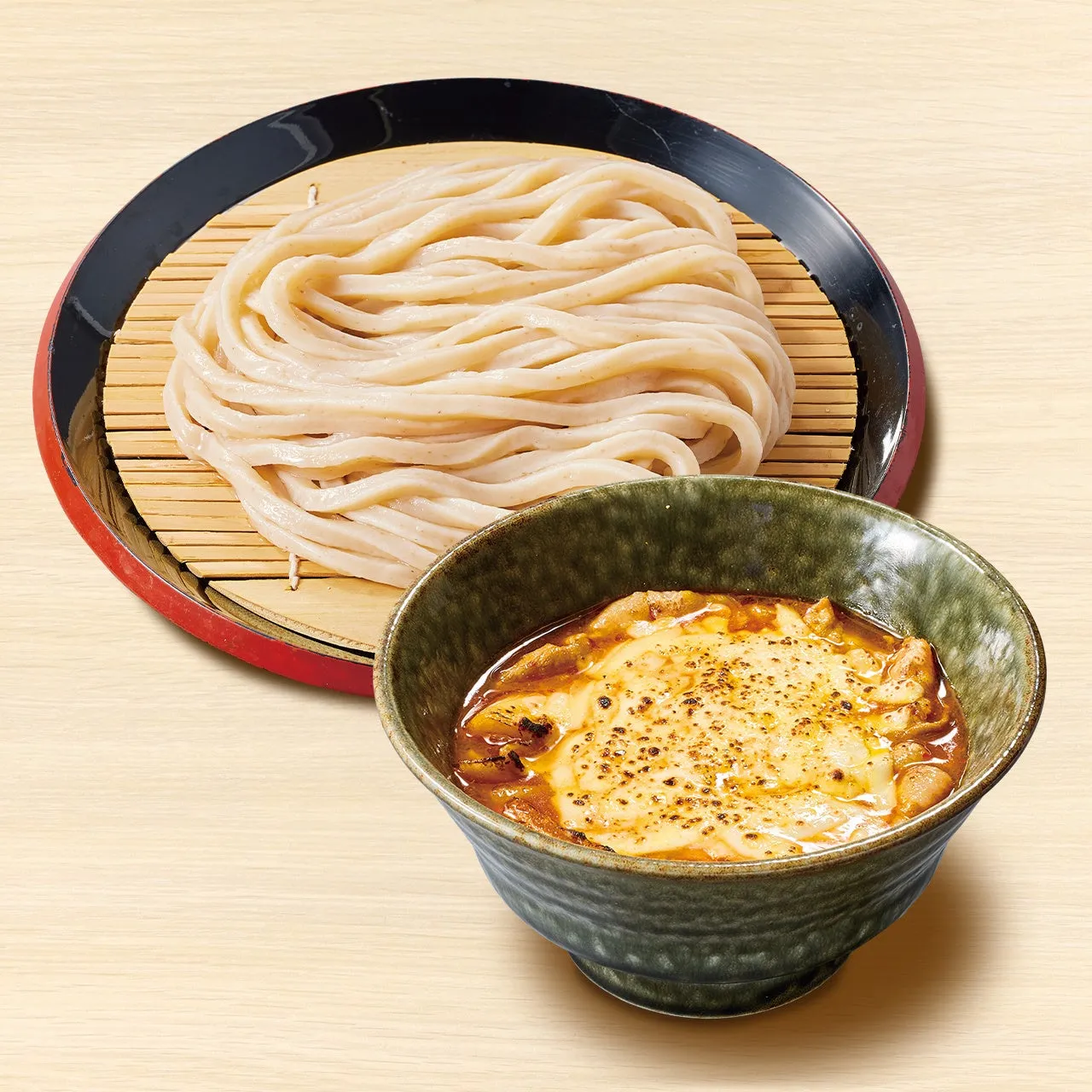 肉鍋焼きうどんと炙りチーズのトッピング