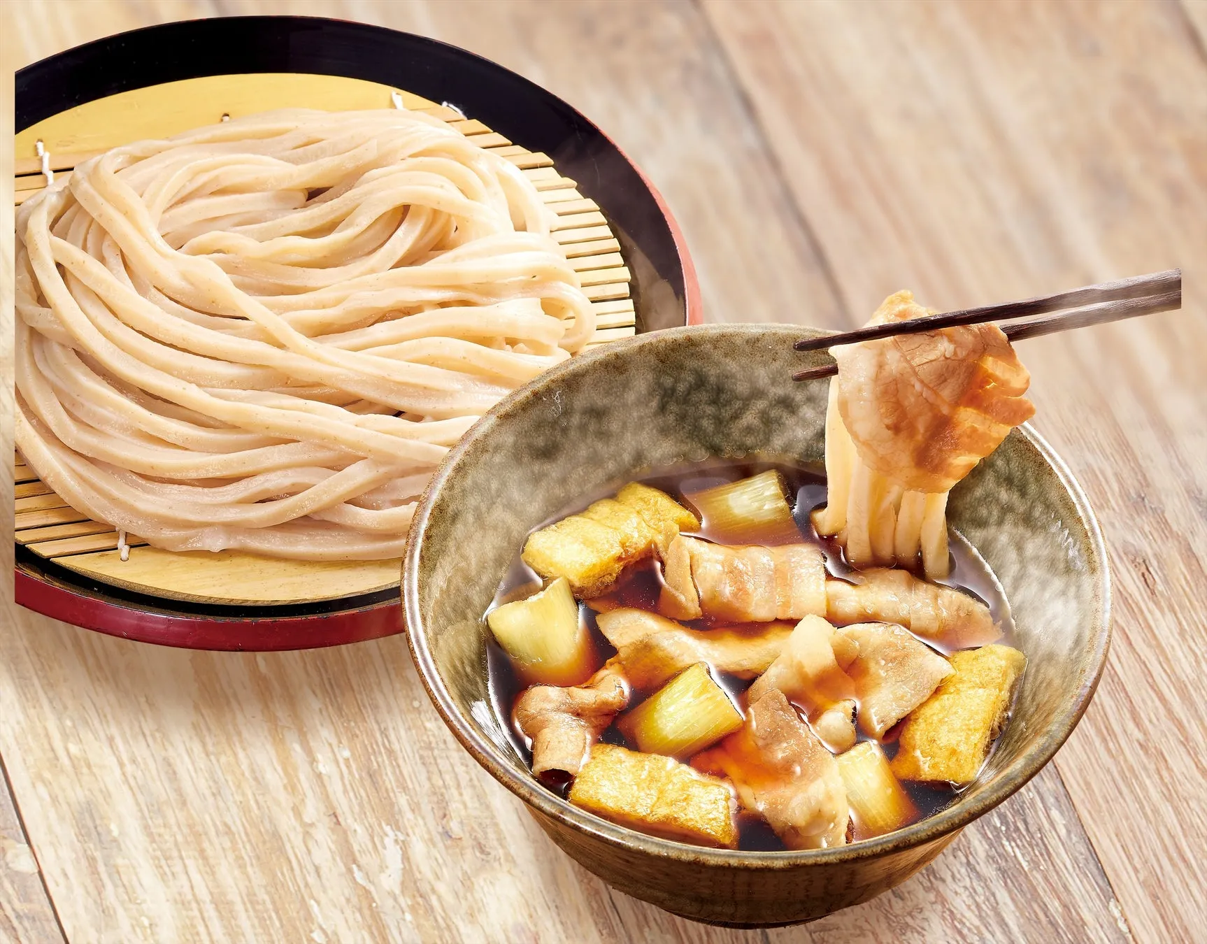 武蔵野うどんと具沢山のつけ汁