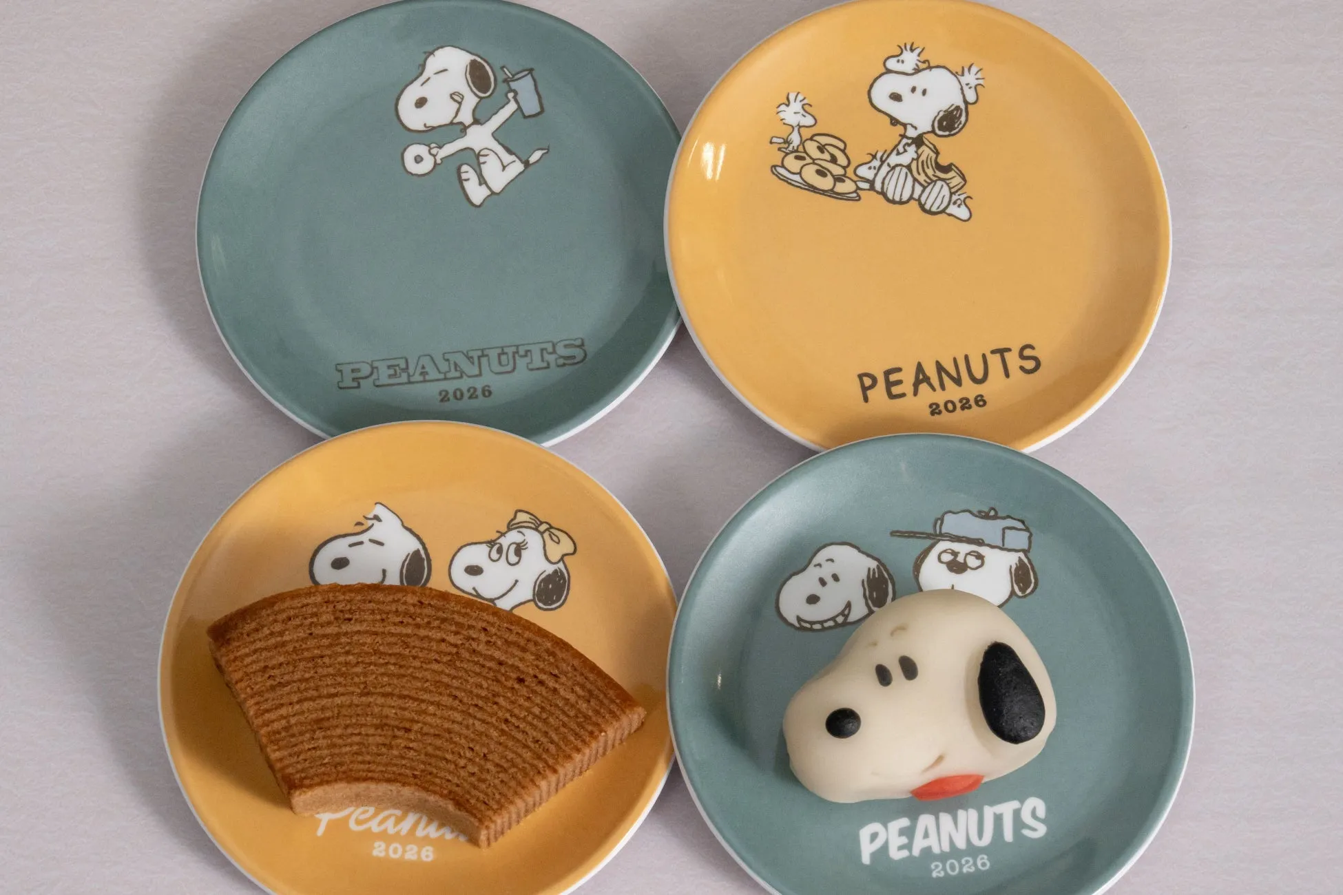 スヌーピーの小皿とスイーツ