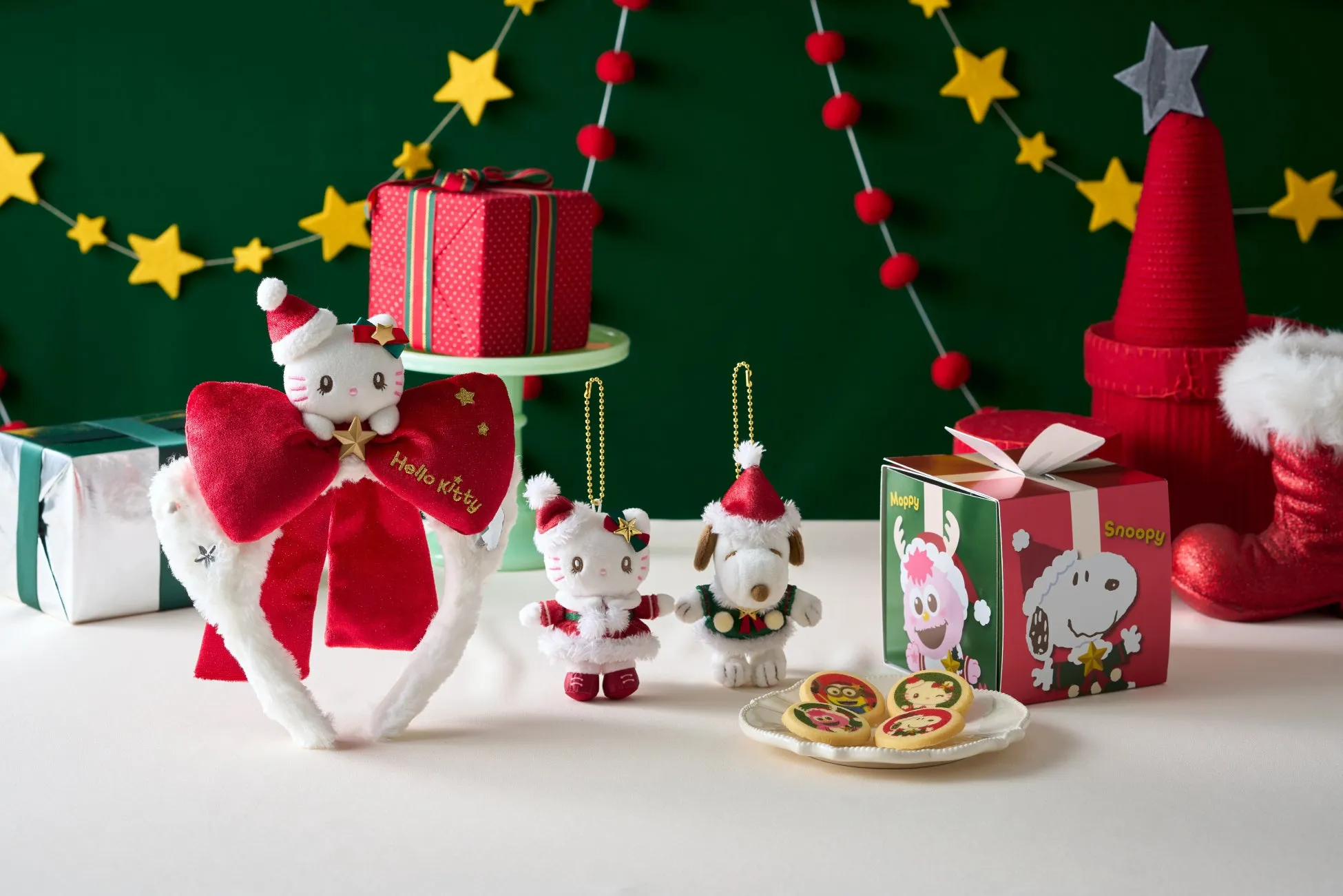 クリスマスデコレーションとキャラクターグッズ