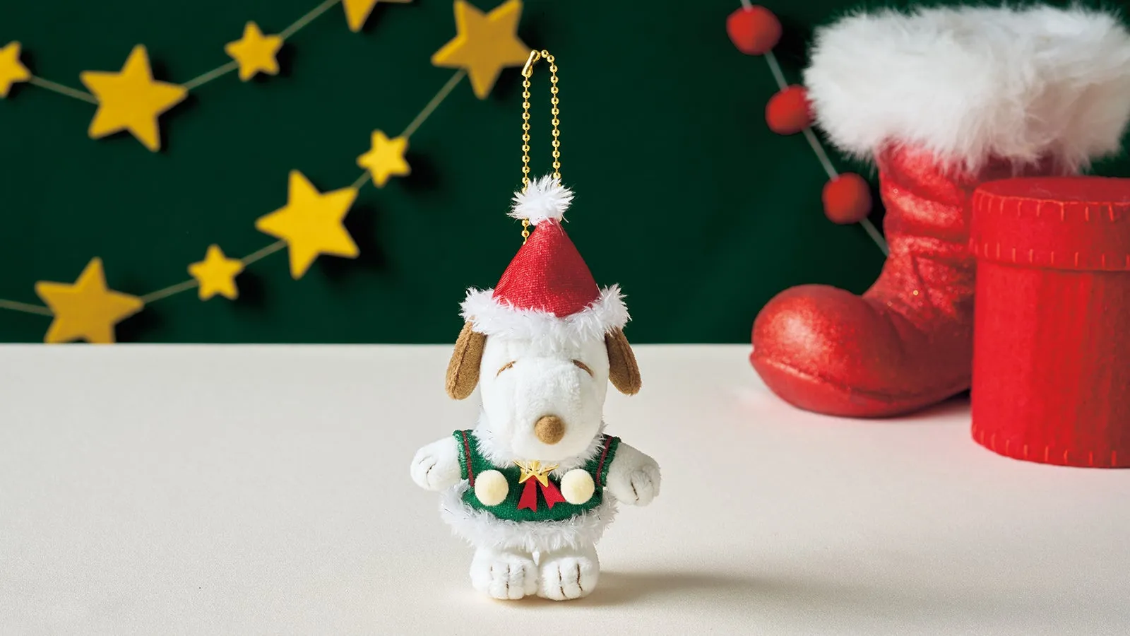 クリスマス装飾のスヌーピーぬいぐるみ