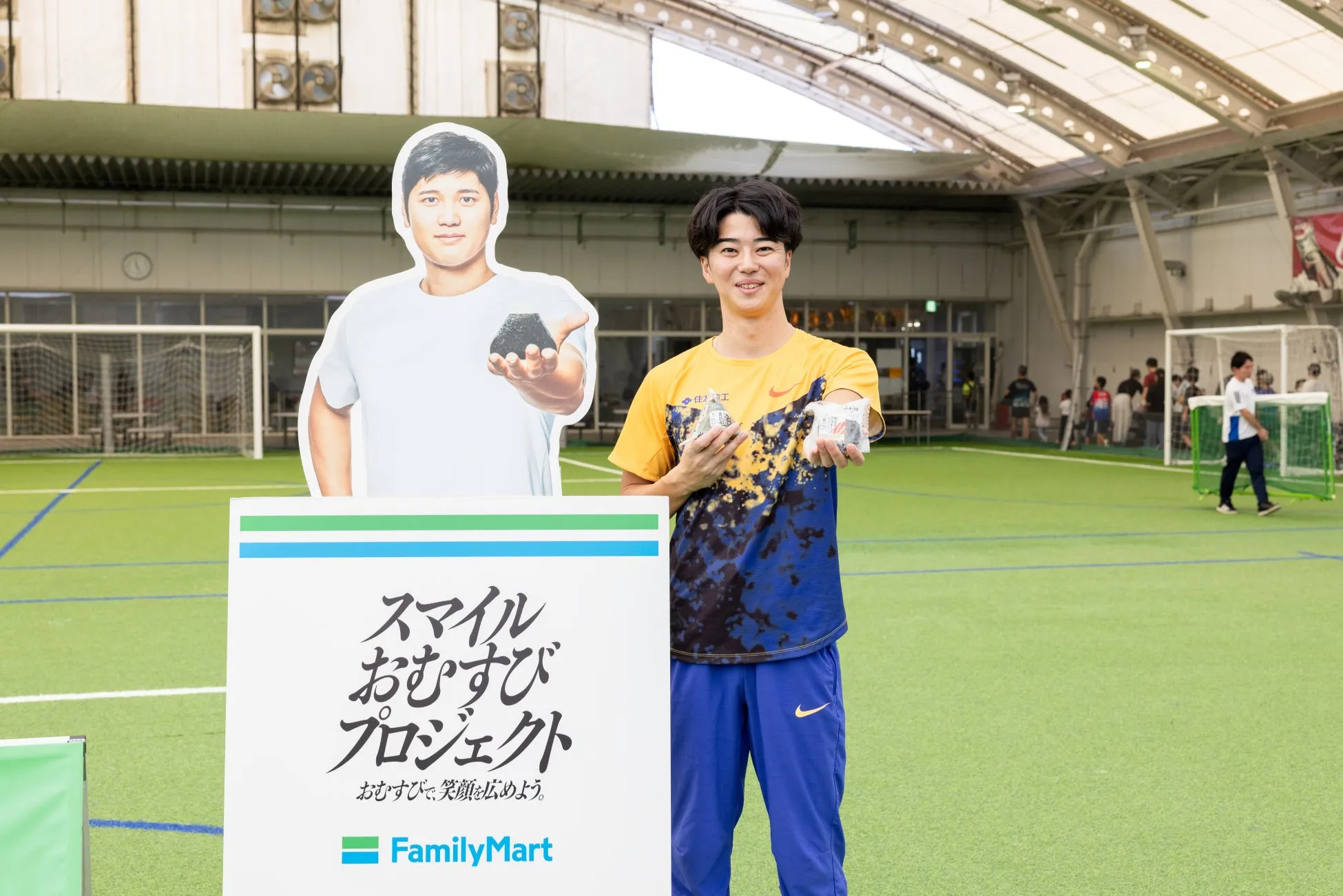 多田修平選手とスマイルおむすびプロジェクト看板