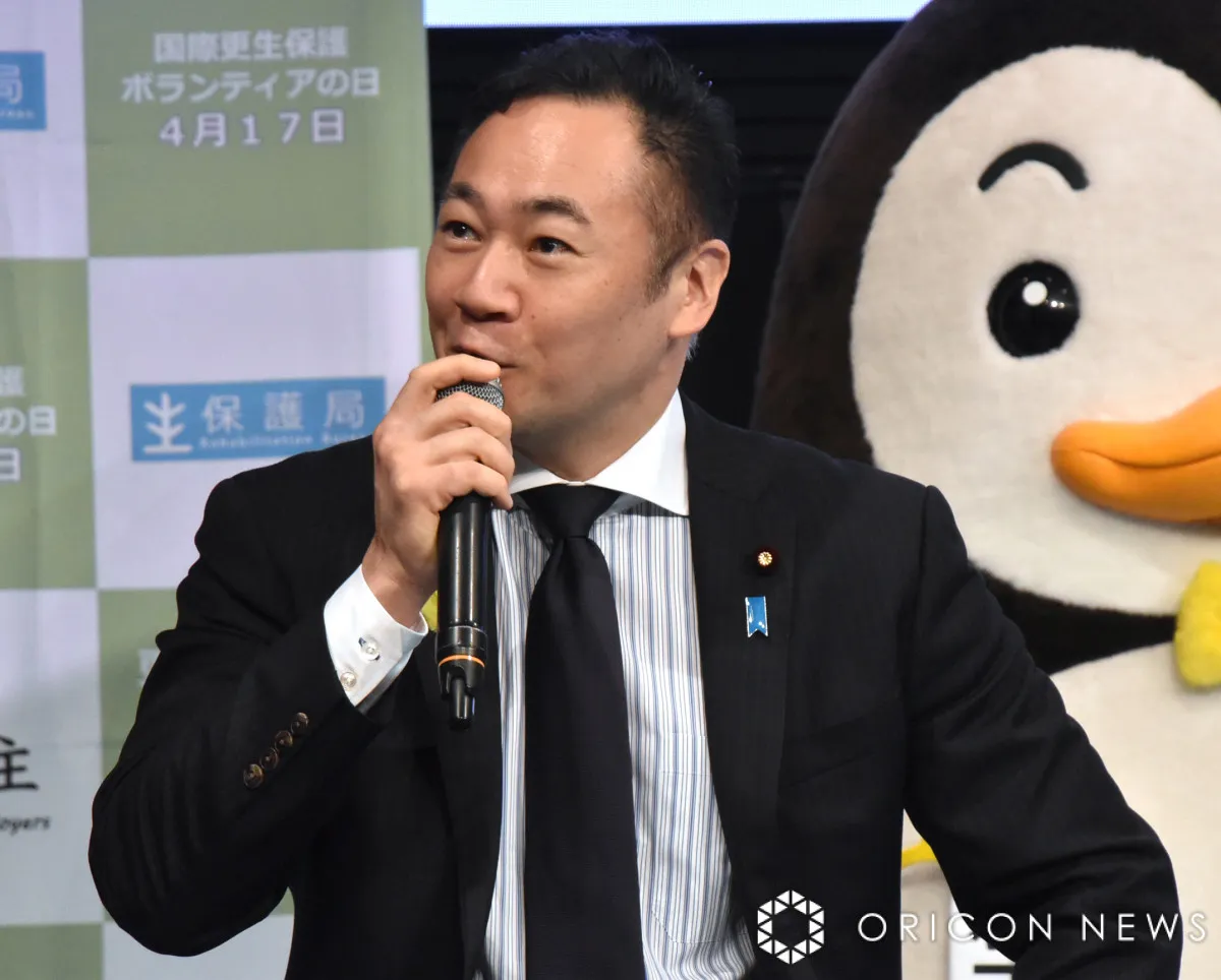 鈴木馨祐法務相、初めてのよしもと劇場に緊張　芸人動画見て「『ありがとう』がよかった」
