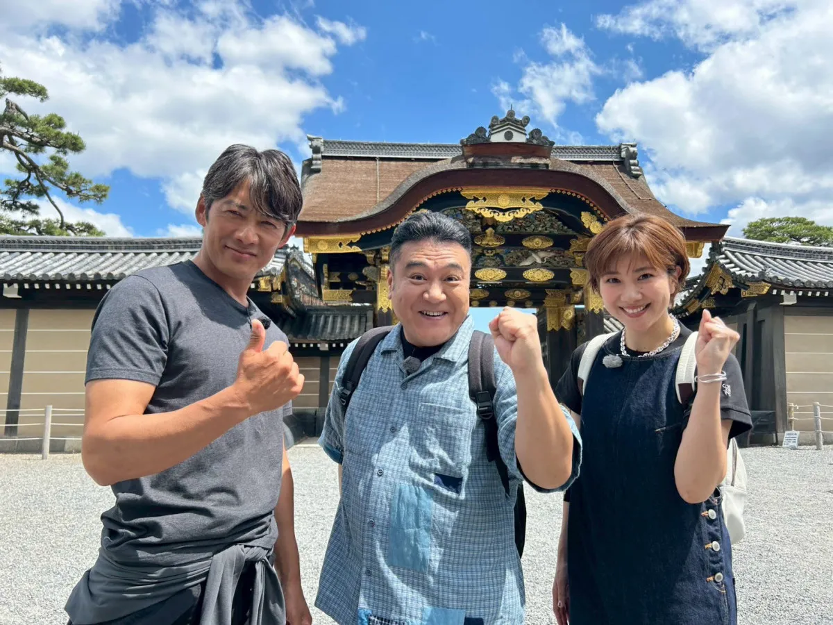 反町隆史、京都から奈良目指して歩き旅　さわやか半袖姿でザキヤマ＆潮田玲子と笑顔の3ショット