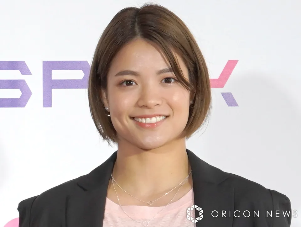 阿部詩、ビキニ姿でプール満喫「えー！水着似合いすぎてる」「筋肉かっこよ」　タイ旅行のオフショに反響