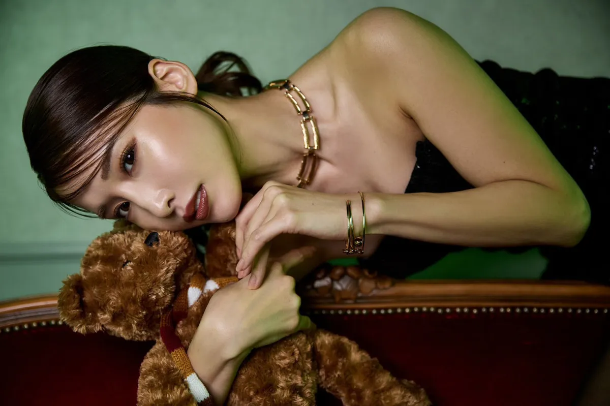 RIZEラウンドガール・益田アンナ、芸歴11年目の初写真集「いろいろな私を見てほしい」