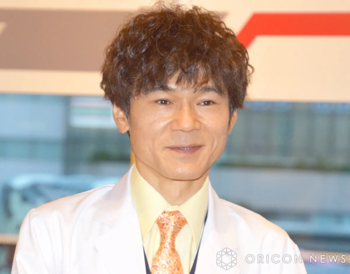 甲本雅裕、84歳母との“顔出し”親子2ショットに反響「お兄様の方に目元がより似てる」「お二人とも、お若い」　兄は甲本ヒロト