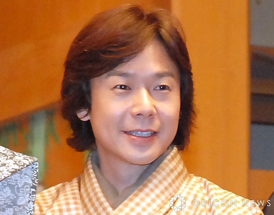 佐藤弘道、“同期”の「けんたろうお兄さんとあゆみお姉さん」と笑顔でポーズ　長男の結婚披露宴に列席「親子2代、見届けてくださいました」