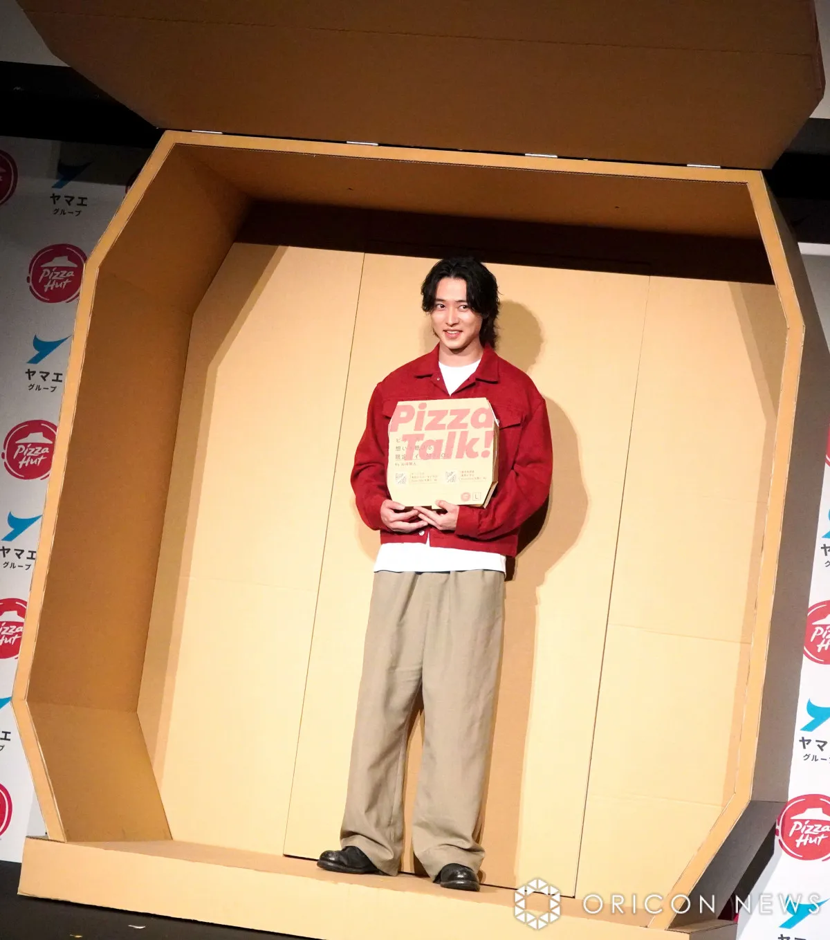 山崎賢人、斬新な登場スタイルに自ら感心 ピザの気持ちを体感「よく考えましたね(笑)」