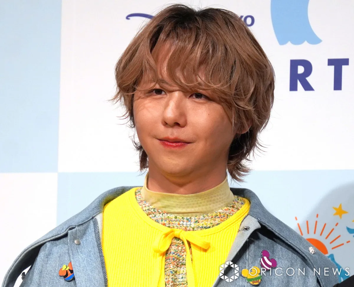 Mrs. GREEN APPLE藤澤、ディズニーパレード時の“全身ショット”公開　世界観満載の衣装に「着こなすのが凄すぎる」
