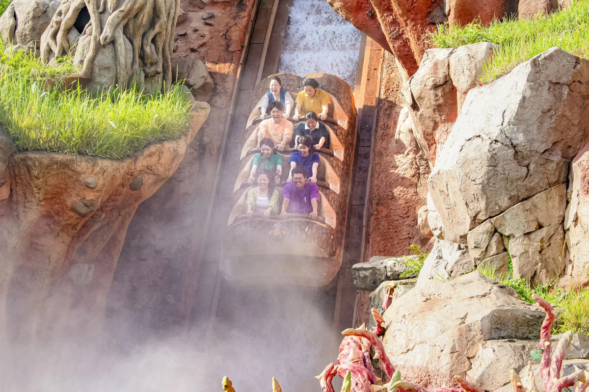 夏ディズニー、“びしょ濡れMAX”スタート! 今年の『スプラッシュ・マウンテン』はこれまでよりも“もっと！びしょ濡れ”でヤバいほど濡れる