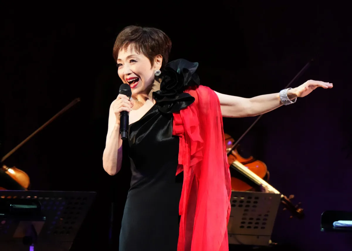 クミコ、70歳のアニバーサリー公演 ソールドアウト&全20曲熱唱 井上芳雄も登場