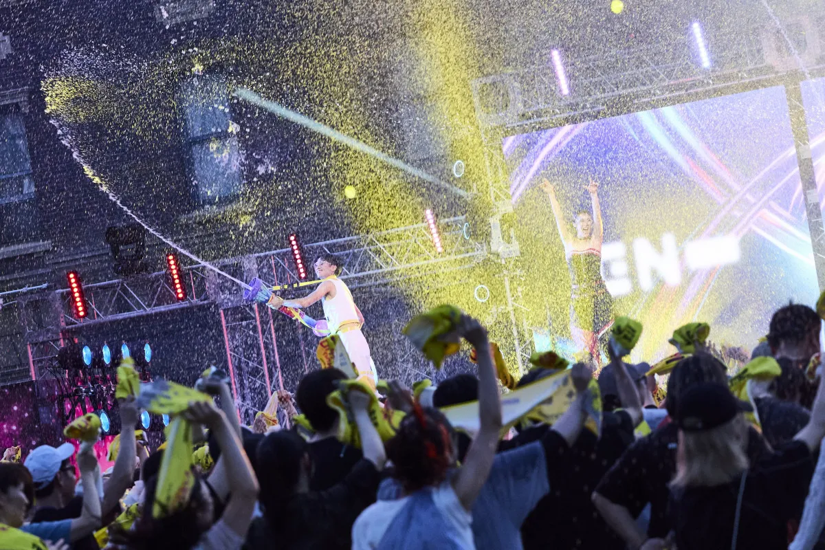 USJ×HYBE、びしょ濡れダンスナイト開幕「想像を超えてました！」【BTSら9組楽曲一覧あり】